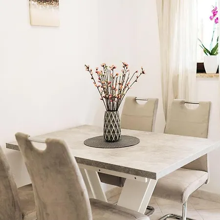 App Ana Apartman